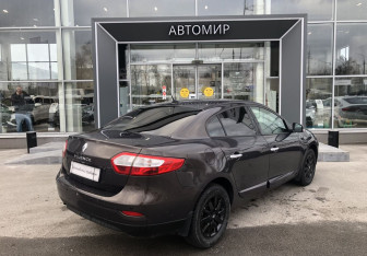 Подержанный автомобиль Renault Fluence 2012 года (5 фото)
