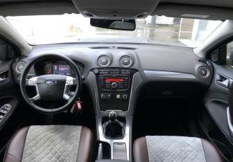 Подержанный автомобиль Ford Mondeo Sedan 2011 года (10 фото)