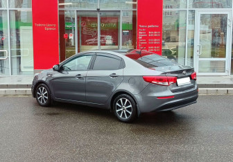 Подержанный автомобиль Kia Rio Sedan 2017 года (7 фото)