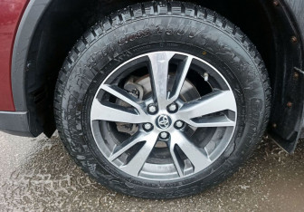 Подержанный автомобиль Toyota RAV4 2017 года (10 фото)