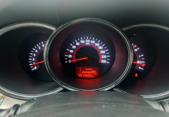 Подержанный автомобиль Kia Sorento 2011 года (13 фото)