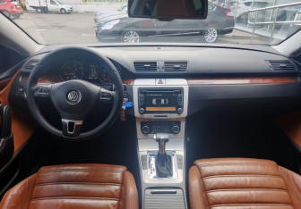 Подержанный автомобиль Volkswagen Passat CC 2009 года (14 фото)