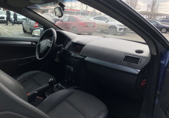 Подержанный автомобиль Opel Astra Hatchback 2008 года (9 фото)