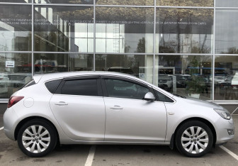 Подержанный автомобиль Opel Astra Hatchback 2010 года (4 фото)