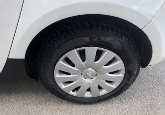 Подержанный автомобиль Opel Astra Hatchback 2013 года (14 фото)