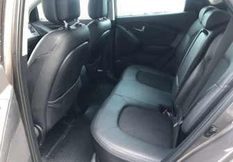 Подержанный автомобиль Hyundai ix35 2014 года (11 фото)