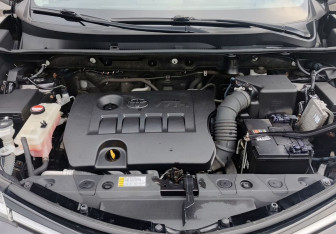 Подержанный автомобиль Toyota RAV4 2016 года (11 фото)