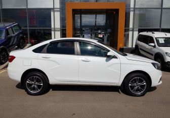 Подержанный автомобиль LADA (ВАЗ) Vesta Sedan 2019 года (4 фото)