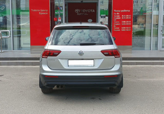 Подержанный автомобиль Volkswagen Tiguan 2019 года (6 фото)