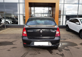 Подержанный автомобиль Renault Logan Sedan 2011 года (6 фото)
