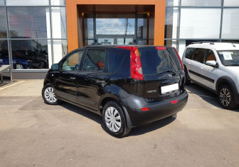 Подержанный автомобиль Nissan Note 2007 года (7 фото)