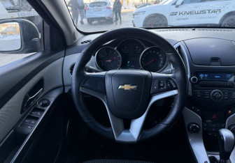 Подержанный автомобиль Chevrolet Cruze Hatchback 2013 года (12 фото)