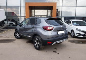 Подержанный автомобиль Renault Kaptur 2021 года (7 фото)