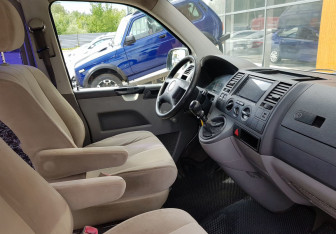 Подержанный автомобиль Volkswagen Transporter Minivan 2004 года (9 фото)