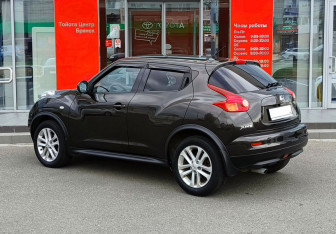 Подержанный автомобиль Nissan Juke 2011 года (7 фото)
