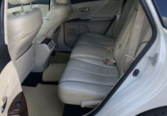 Подержанный автомобиль Toyota Venza 2013 года (11 фото)