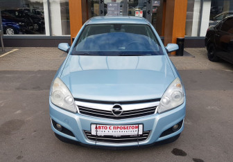 Подержанный автомобиль Opel Astra Sedan 2009 года (2 фото)