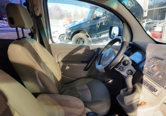 Подержанный автомобиль Renault Kangoo 2010 года (9 фото)