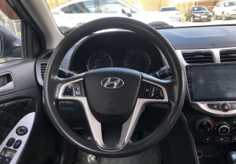 Подержанный автомобиль Hyundai Solaris Sedan 2013 года (12 фото)
