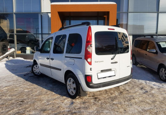 Подержанный автомобиль Renault Kangoo 2010 года (7 фото)