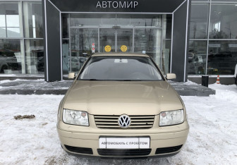 Подержанный автомобиль Volkswagen Bora Sedan 2002 года (2 фото)