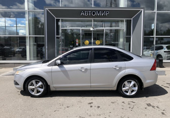 Подержанный автомобиль Ford Focus Sedan 2008 года (8 фото)