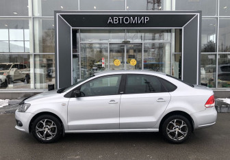 Подержанный автомобиль Volkswagen Polo Sedan 2014 года (8 фото)