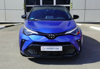 Подержанный автомобиль Toyota C-HR 2021 года (2 фото)
