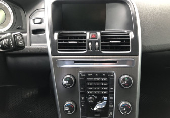 Подержанный автомобиль Volvo XC60 2012 года (15 фото)