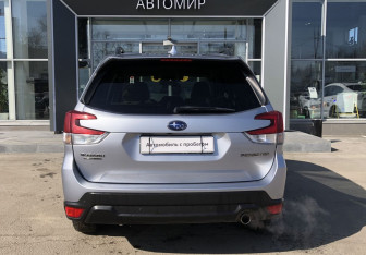 Подержанный автомобиль Subaru Forester Suv 2019 года (6 фото)