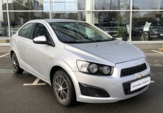 Подержанный автомобиль Chevrolet Aveo Hatchback 2012 года (3 фото)