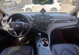 Подержанный автомобиль Toyota Camry Sedan 2022 года (15 фото)