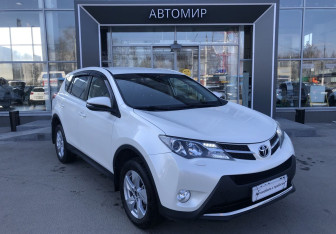 Подержанный автомобиль Toyota RAV4 2013 года (3 фото)