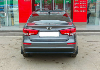 Подержанный автомобиль Kia Rio Sedan 2017 года (6 фото)
