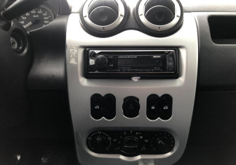 Подержанный автомобиль Renault Logan Sedan 2013 года (12 фото)