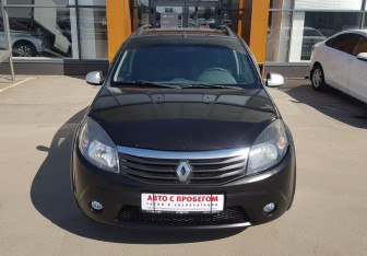 Подержанный автомобиль Renault Sandero 2011 года (2 фото)