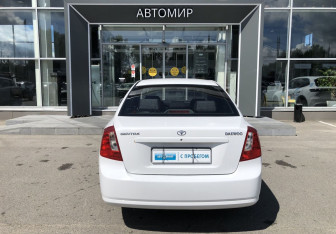 Подержанный автомобиль Daewoo Gentra Sedan 2013 года (6 фото)