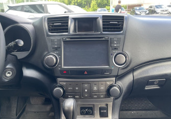 Подержанный автомобиль Toyota Highlander 2013 года (14 фото)