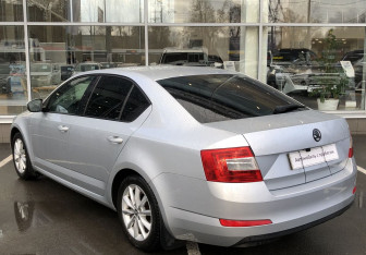 Подержанный автомобиль Skoda Octavia Liftback 2014 года (7 фото)