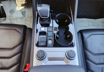 Подержанный автомобиль Volkswagen Touareg 2020 года (16 фото)
