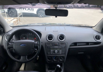 Подержанный автомобиль Ford Fusion 2007 года (10 фото)