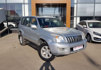 Подержанный автомобиль Toyota Land Cruiser Prado 2003 года (3 фото)