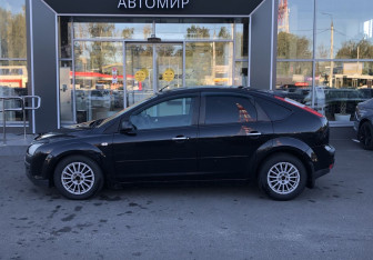 Подержанный автомобиль Ford Focus Hatchback 2008 года (8 фото)