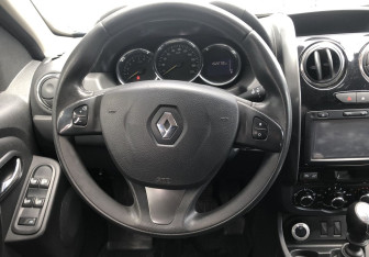 Подержанный автомобиль Renault Duster 2017 года (12 фото)