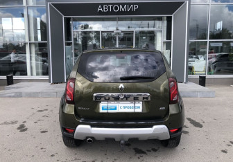 Подержанный автомобиль Renault Duster 2017 года (6 фото)