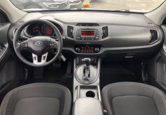 Подержанный автомобиль Kia Sportage 2012 года (10 фото)