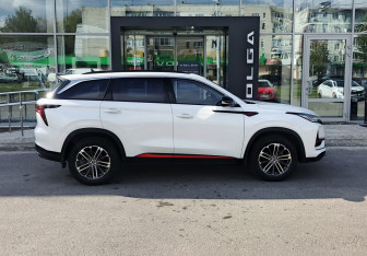 Подержанный автомобиль Changan CS75PLUS 2023 года (4 фото)