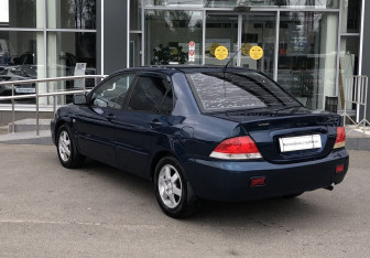 Подержанный автомобиль Mitsubishi Lancer Sedan 2005 года (7 фото)