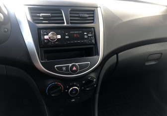 Подержанный автомобиль Hyundai Solaris Sedan 2011 года (14 фото)