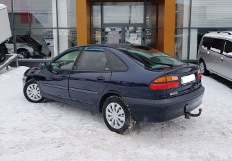 Подержанный автомобиль Renault Laguna Liftback 2000 года (7 фото)